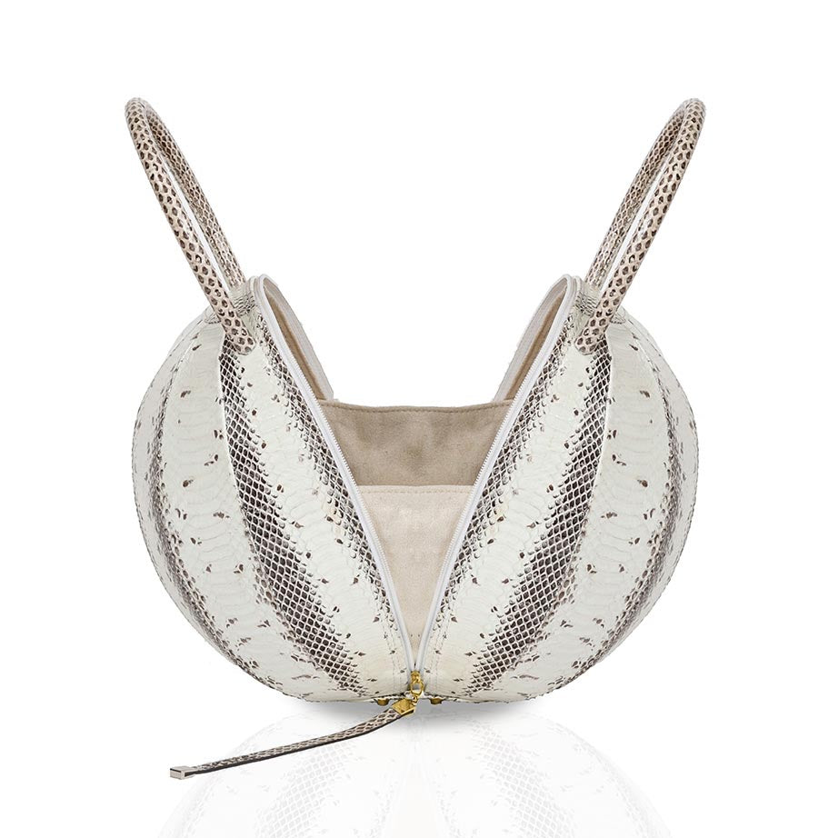 Buy now the Exotic Pilo Handbag inspired by the geometric shapes of our designer's birth city Barcelona, and its world known artist, Antonio Gaudí, architect of the world wonder La Sagrada Familia. The Exotic Pilo Natural Handbag has a unique and functional sphere design able to fit all your essentials.