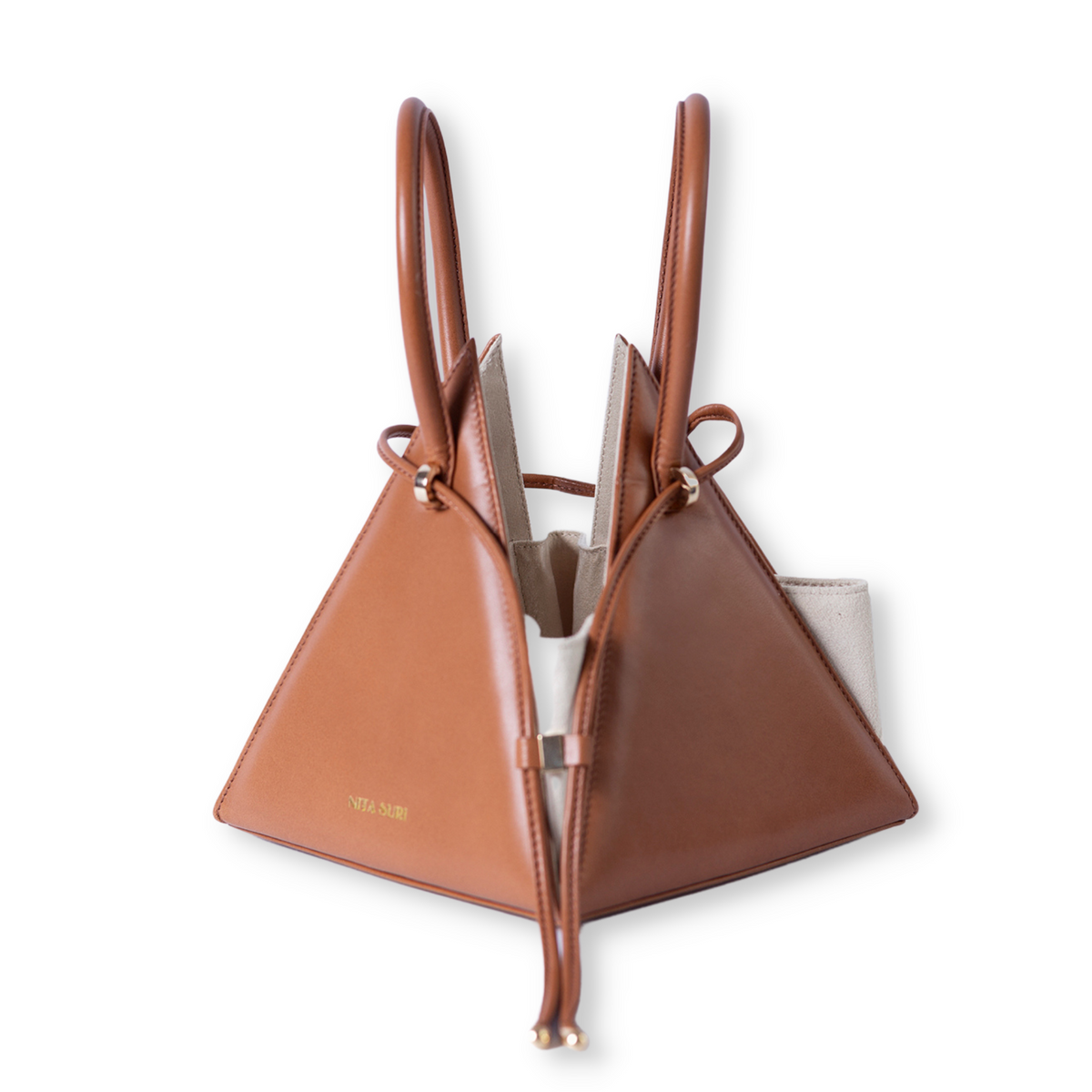 NITASURI LIA Pyramid Cuero Tan Iconic Leather Handbag